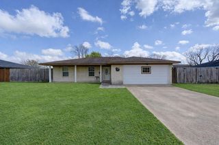 8610 Bluebonnet Street, Highlands, TX 77562