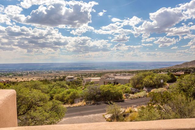 33 Juniper Hill Road NE, Albuquerque, NM 87122