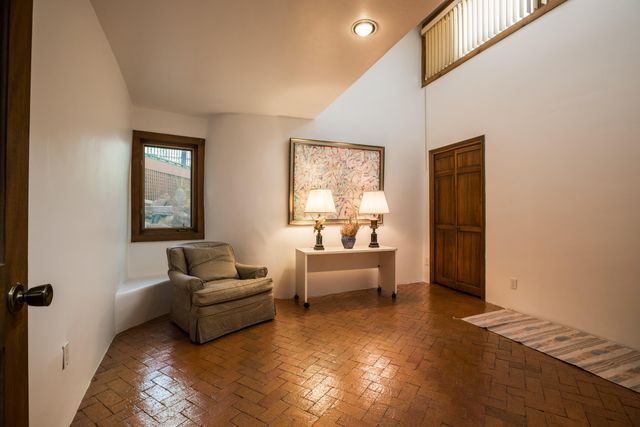 33 Juniper Hill Road NE, Albuquerque, NM 87122