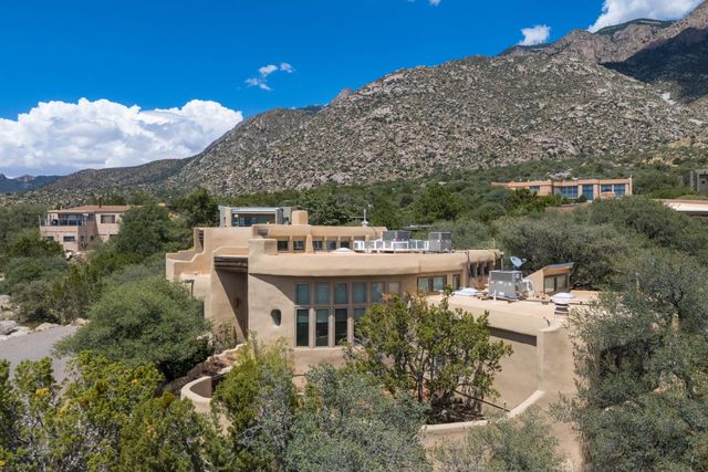 33 Juniper Hill Road NE, Albuquerque, NM 87122