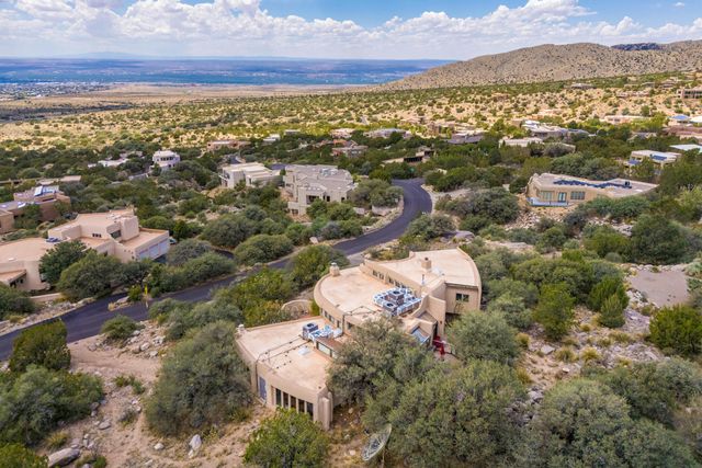 33 Juniper Hill Road NE, Albuquerque, NM 87122