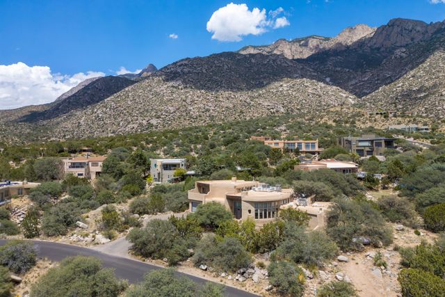 33 Juniper Hill Road NE, Albuquerque, NM 87122