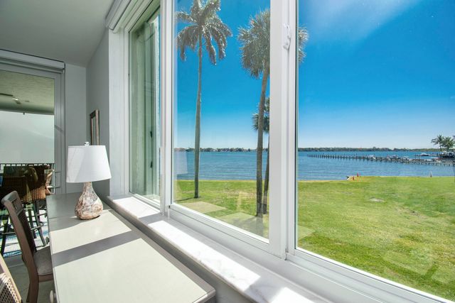 8200 Lakeshore Drive 202, Hypoluxo, FL 33462