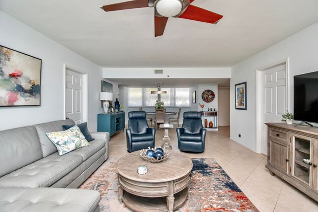 8200 Lakeshore Drive 202, Hypoluxo, FL 33462