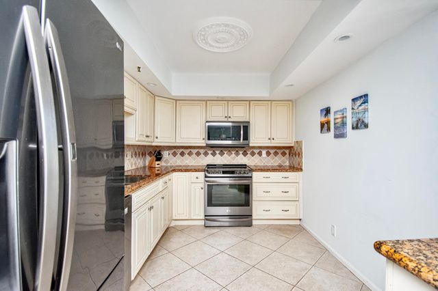 8200 Lakeshore Drive 202, Hypoluxo, FL 33462