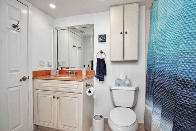 8200 Lakeshore Drive 202, Hypoluxo, FL 33462