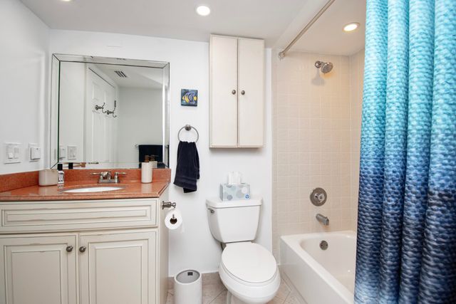 8200 Lakeshore Drive 202, Hypoluxo, FL 33462