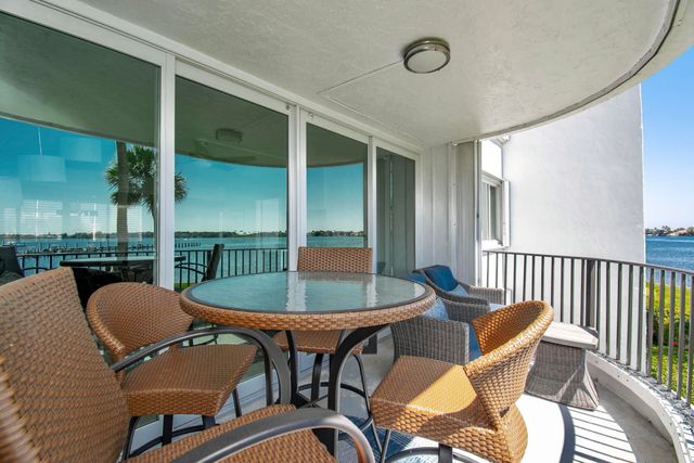 8200 Lakeshore Drive 202, Hypoluxo, FL 33462