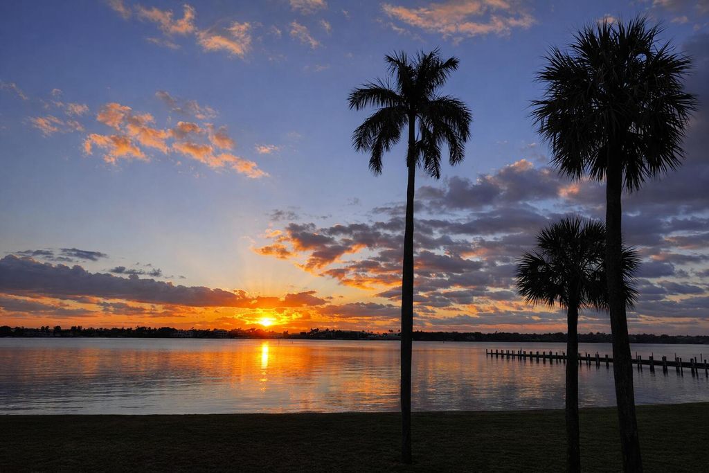 8200 Lakeshore Drive 202, Hypoluxo, FL 33462