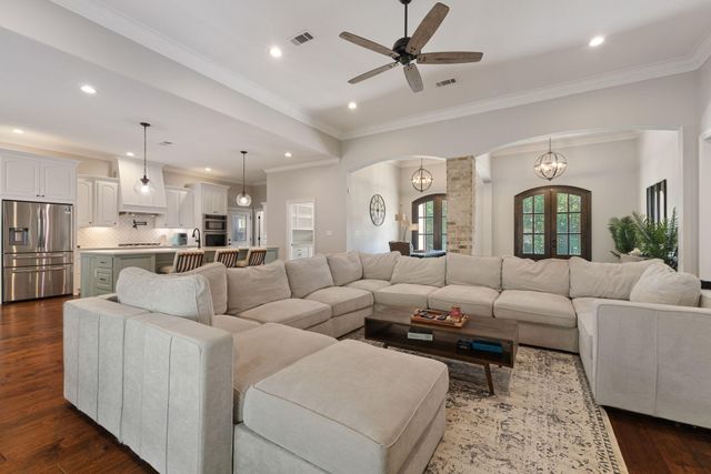 57 Greenleaf Dr., Hattiesburg, MS 39402