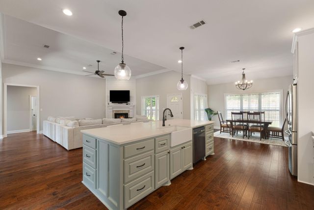 57 Greenleaf Dr., Hattiesburg, MS 39402