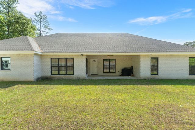 57 Greenleaf Dr., Hattiesburg, MS 39402