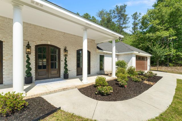 57 Greenleaf Dr., Hattiesburg, MS 39402