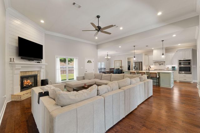57 Greenleaf Dr., Hattiesburg, MS 39402