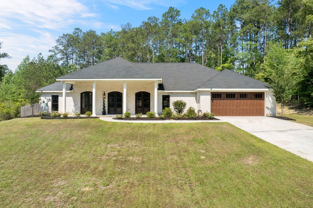 57 Greenleaf Dr., Hattiesburg, MS 39402
