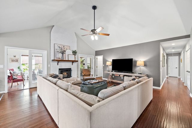 608 Idlewood Dr, Clarksville, TN 37043