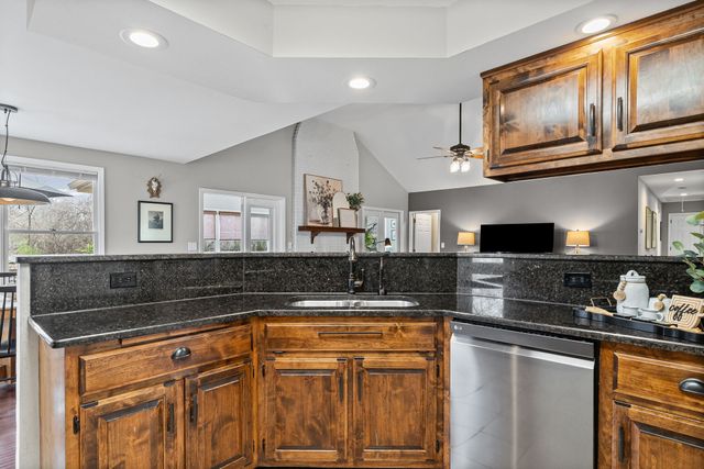 608 Idlewood Dr, Clarksville, TN 37043