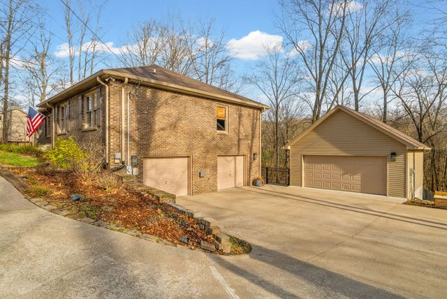 608 Idlewood Dr, Clarksville, TN 37043