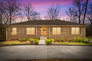 608 Idlewood Dr, Clarksville, TN 37043