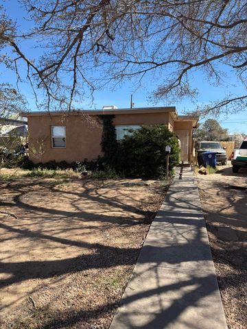 844 Madeira Drive SE, Albuquerque, NM 87108