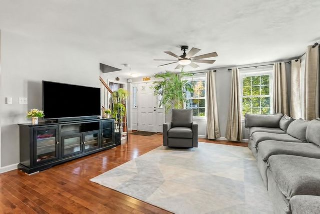 72 Hoover St, Taunton, MA 02780