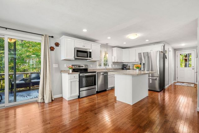 72 Hoover St, Taunton, MA 02780