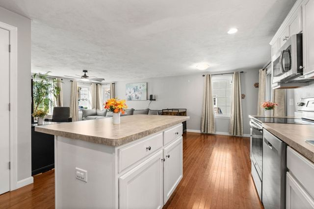 72 Hoover St, Taunton, MA 02780