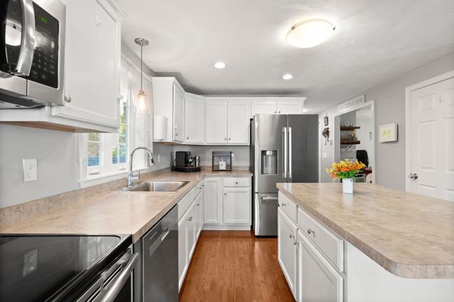 72 Hoover St, Taunton, MA 02780