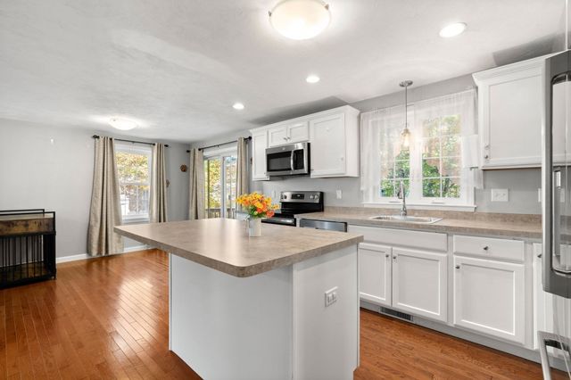 72 Hoover St, Taunton, MA 02780