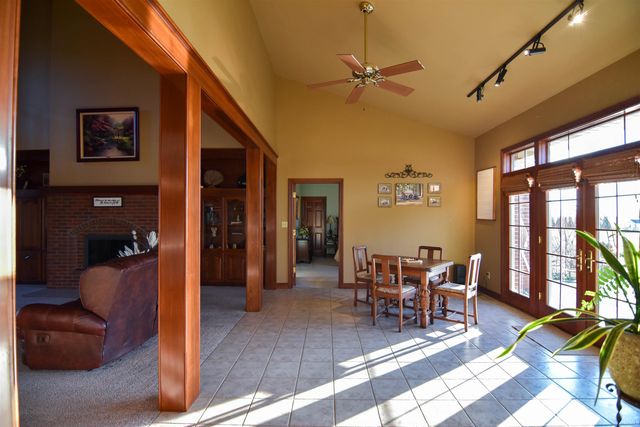 11039 S Owensville Road, Haubstadt, IN 47639