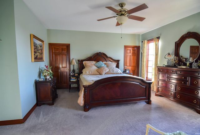 11039 S Owensville Road, Haubstadt, IN 47639