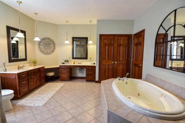 11039 S Owensville Road, Haubstadt, IN 47639