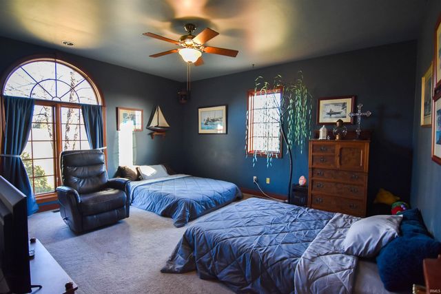 11039 S Owensville Road, Haubstadt, IN 47639