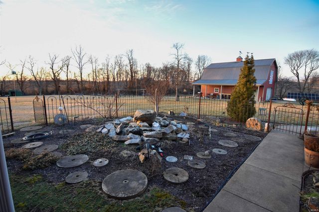 11039 S Owensville Road, Haubstadt, IN 47639