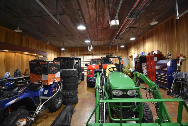 11039 S Owensville Road, Haubstadt, IN 47639