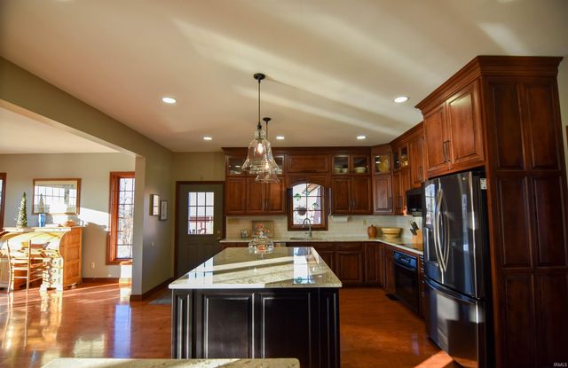 11039 S Owensville Road, Haubstadt, IN 47639