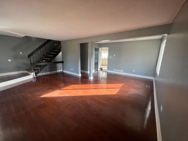 1333 Court O Avenue 4, Hanover Park, IL 60133