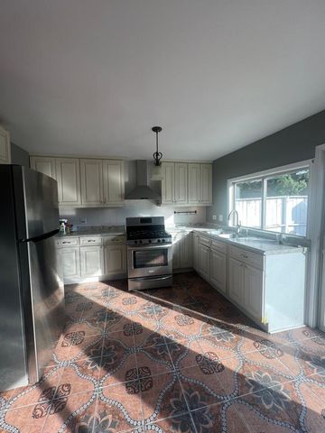 1333 Court O Avenue 4, Hanover Park, IL 60133