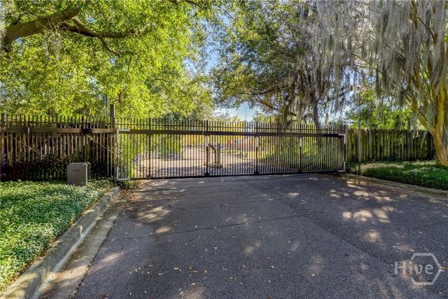 1835 Skidaway Road 204, Savannah, GA 31404