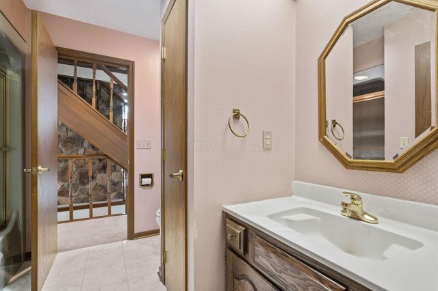 1445 Londondale, Newark, OH 43055