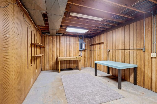 1445 Londondale, Newark, OH 43055