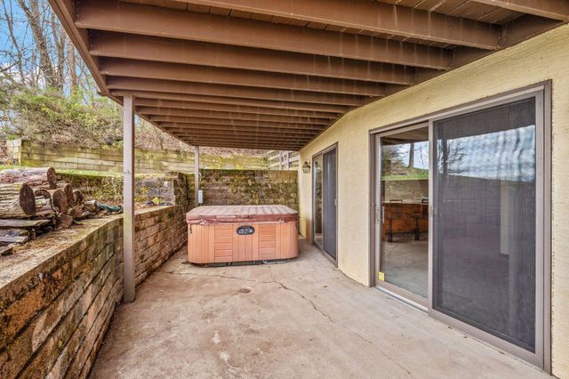 1445 Londondale, Newark, OH 43055