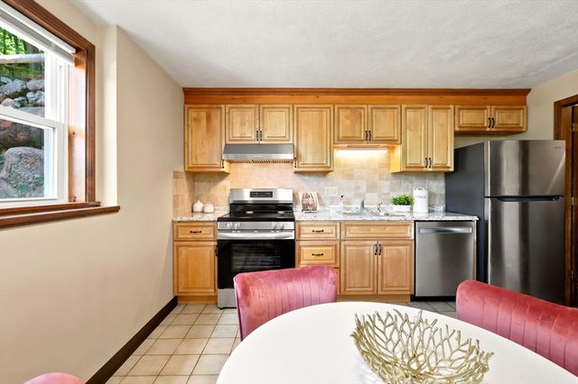 37 Mountain St 37, Woburn, MA 01801