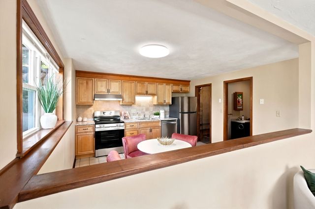 37 Mountain St 37, Woburn, MA 01801