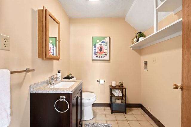 37 Mountain St 37, Woburn, MA 01801