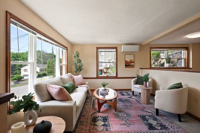37 Mountain St 37, Woburn, MA 01801