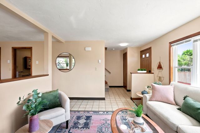 37 Mountain St 37, Woburn, MA 01801
