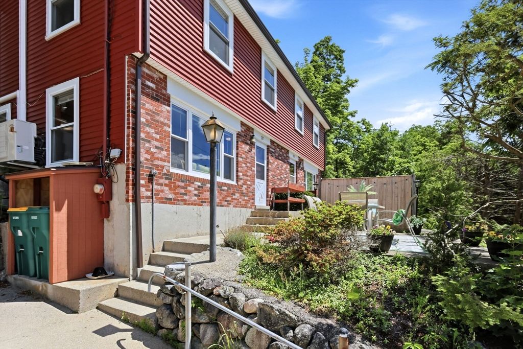 37 Mountain St 37, Woburn, MA 01801
