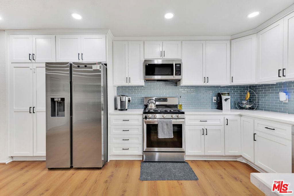 Image 10 of property listing at 15 Oak Cliff Drive, Phillips Ranch, CA 91766