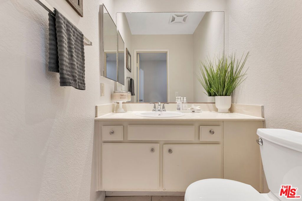 Image 13 of property listing at 15 Oak Cliff Drive, Phillips Ranch, CA 91766